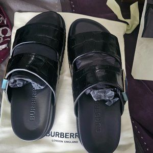 Women Burberry black slides